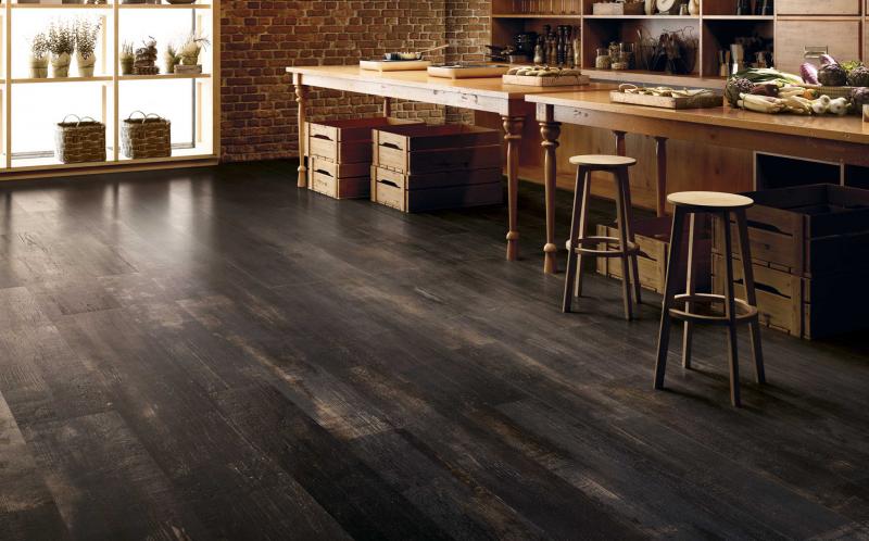 Carrelage imitation bois noir