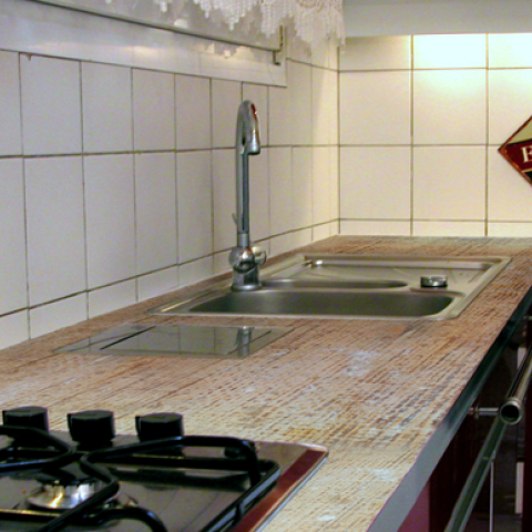 Peindre un plan de travail de cuisine en bois