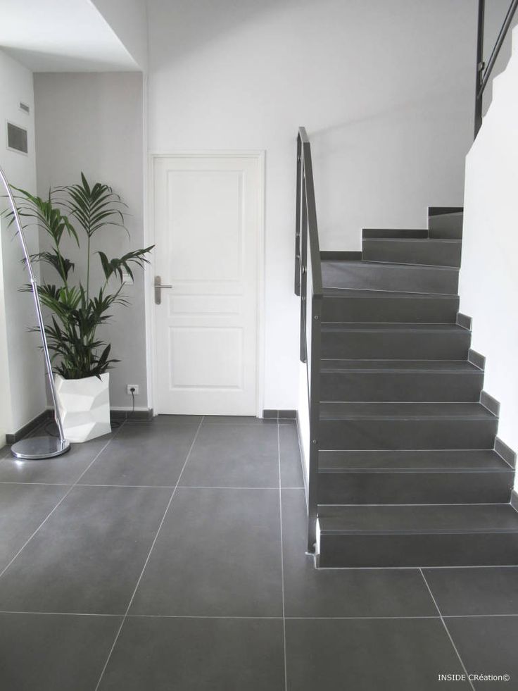 Escalier carrelage anthracite