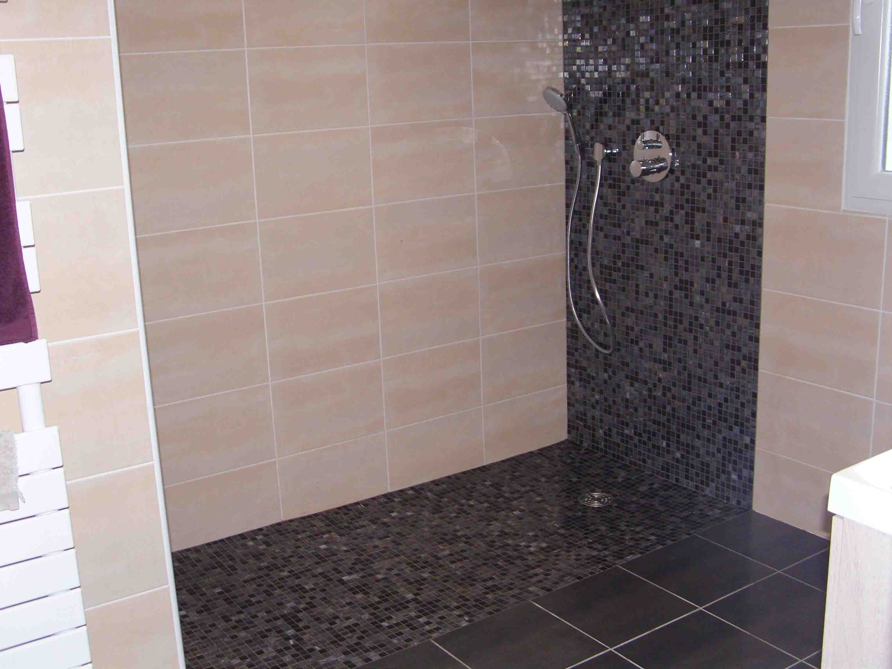 Carrelage mosaique pour douche italienne