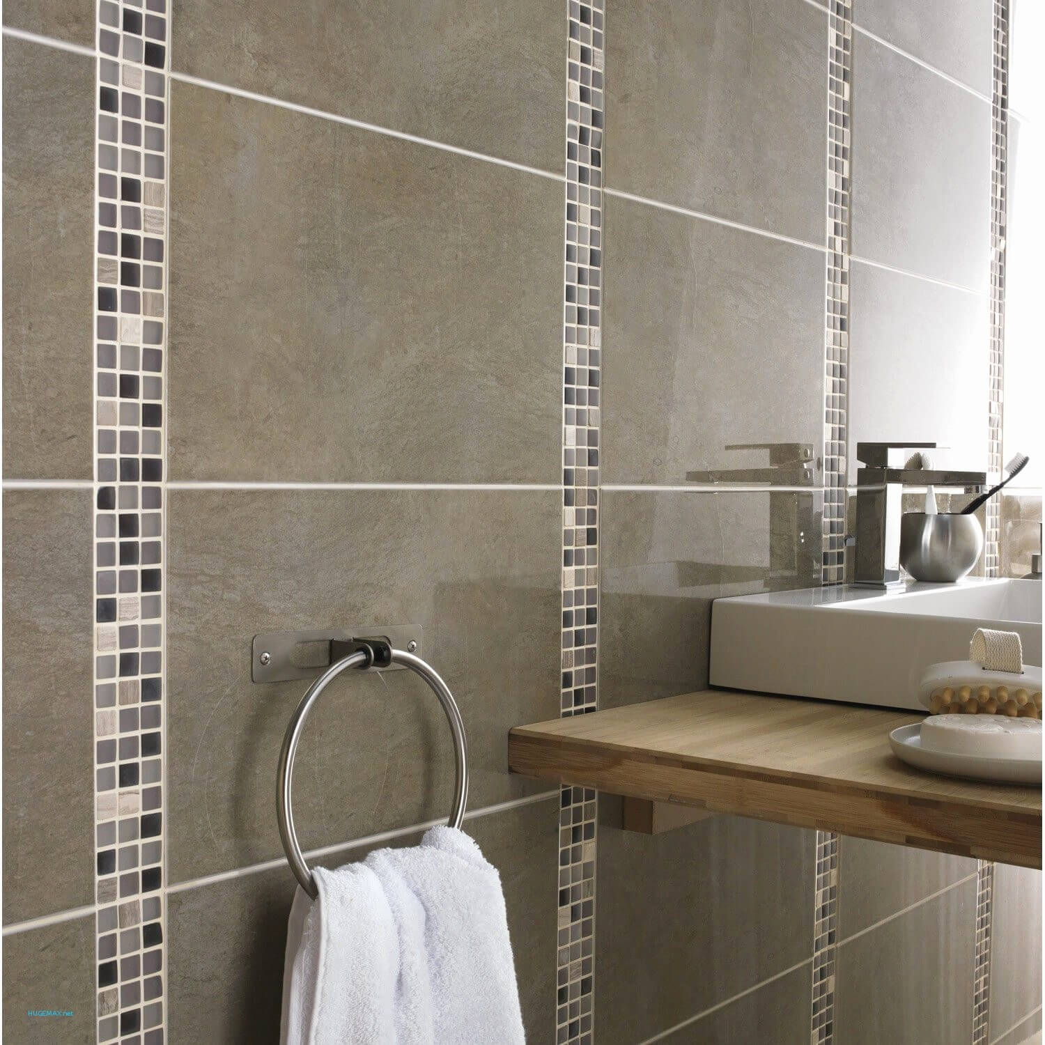 Carrelage beige mural