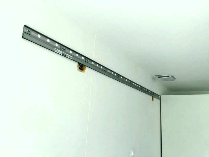 Fixer meuble haut cuisine sur ba13