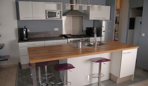 Modele de cuisine blanc et bois