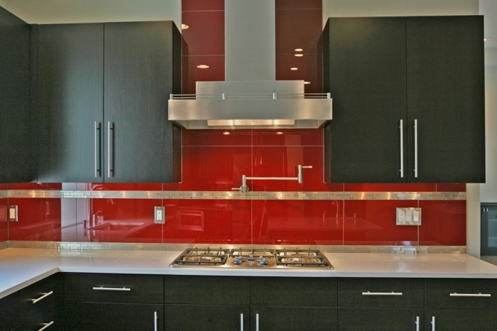 Modele de cuisine grise et rouge