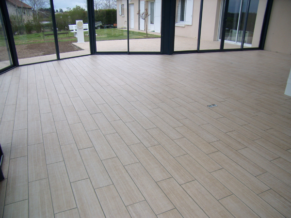 Carrelage imitation parquet pour veranda