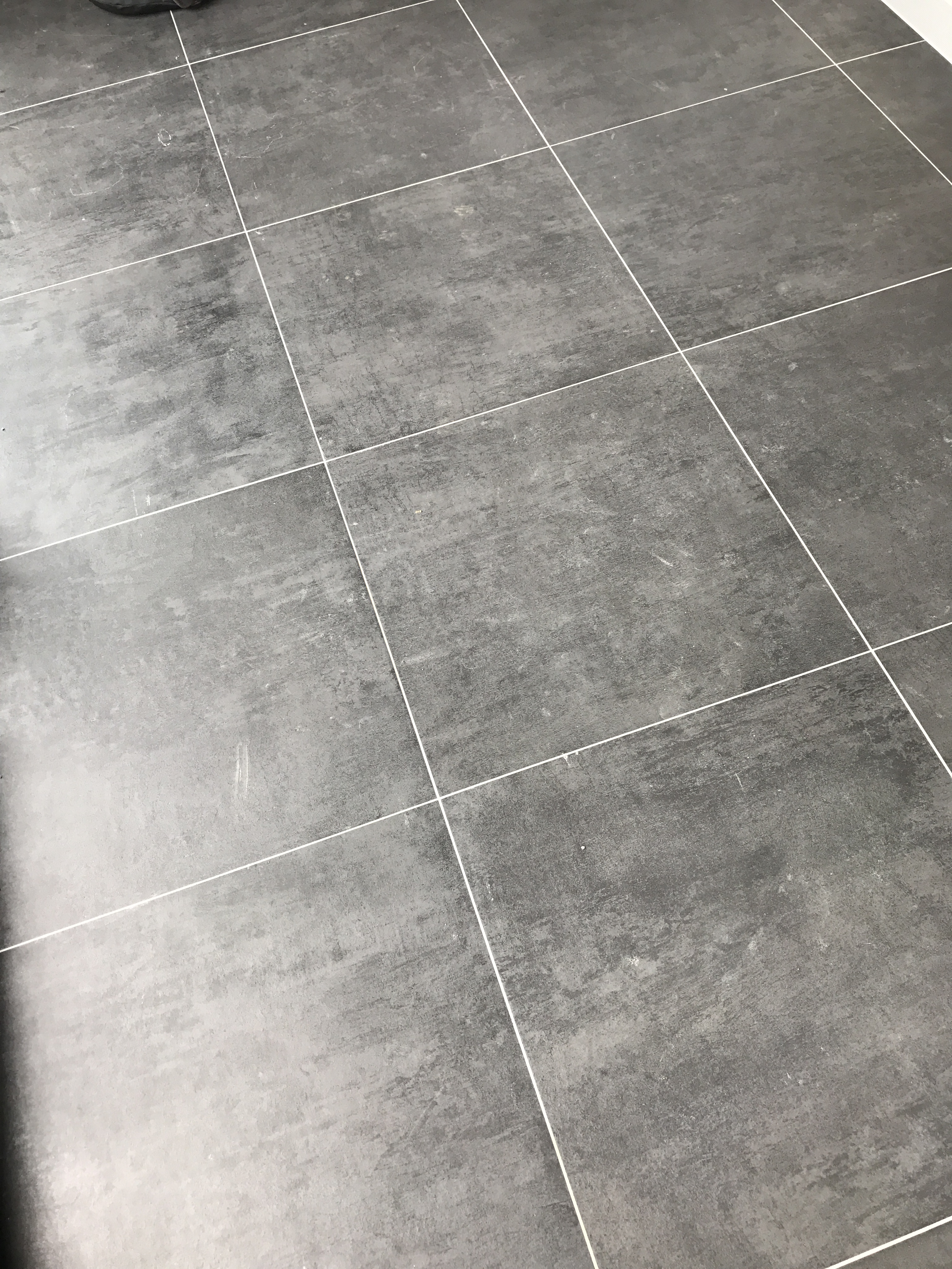 Carrelage gris anthracite est il salissant