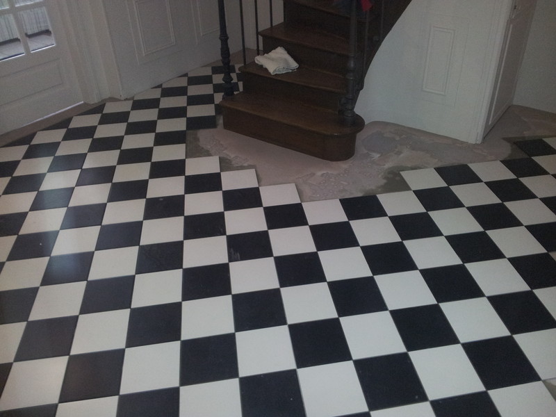 Carrelage ancien noir et blanc