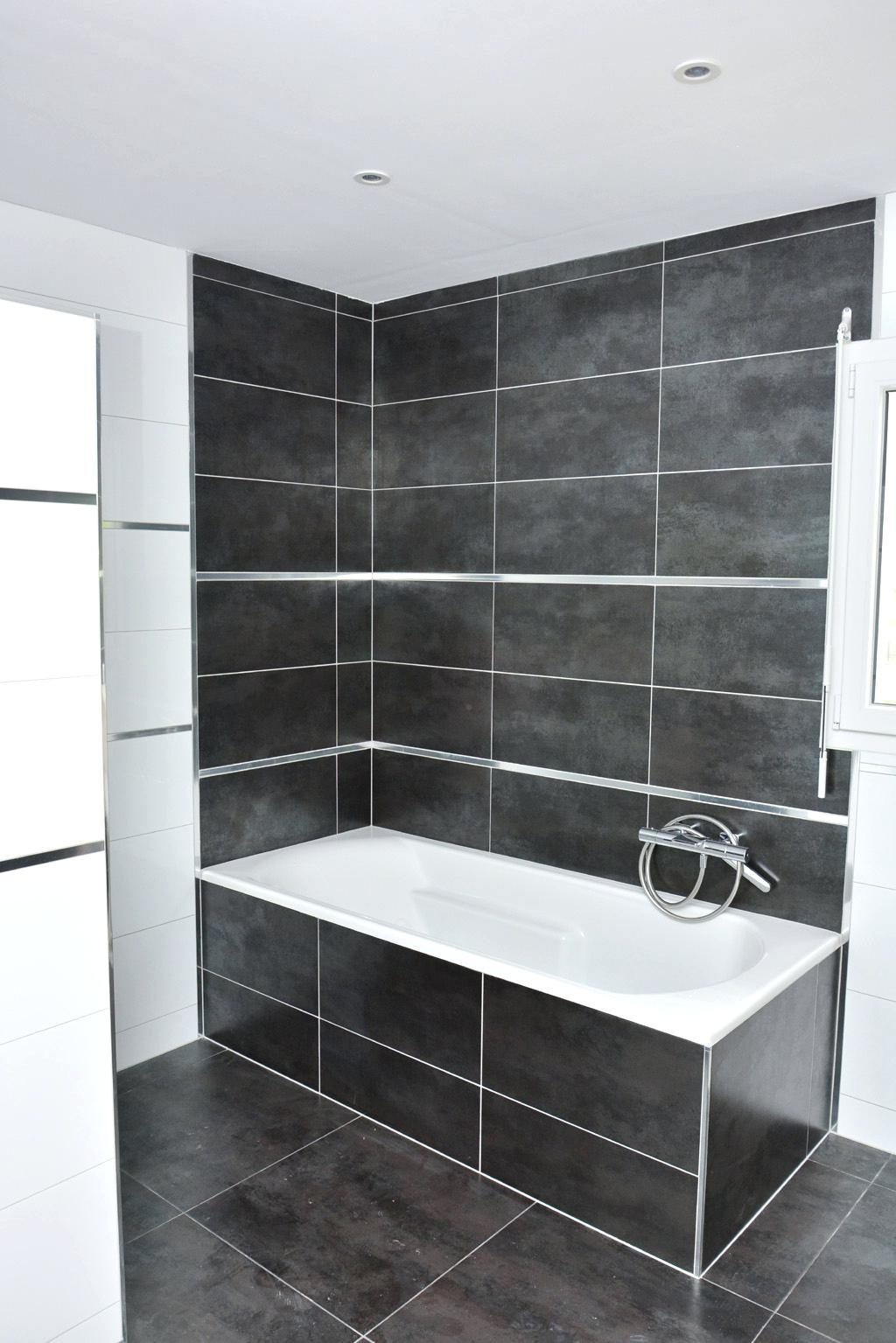 Baignoire carrelage gris