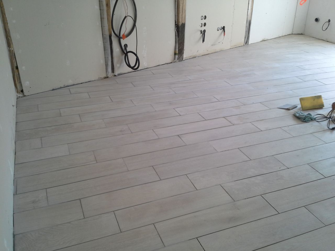 Poser un carrelage imitation bois