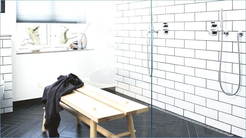 Carrelage blanc et joint noir