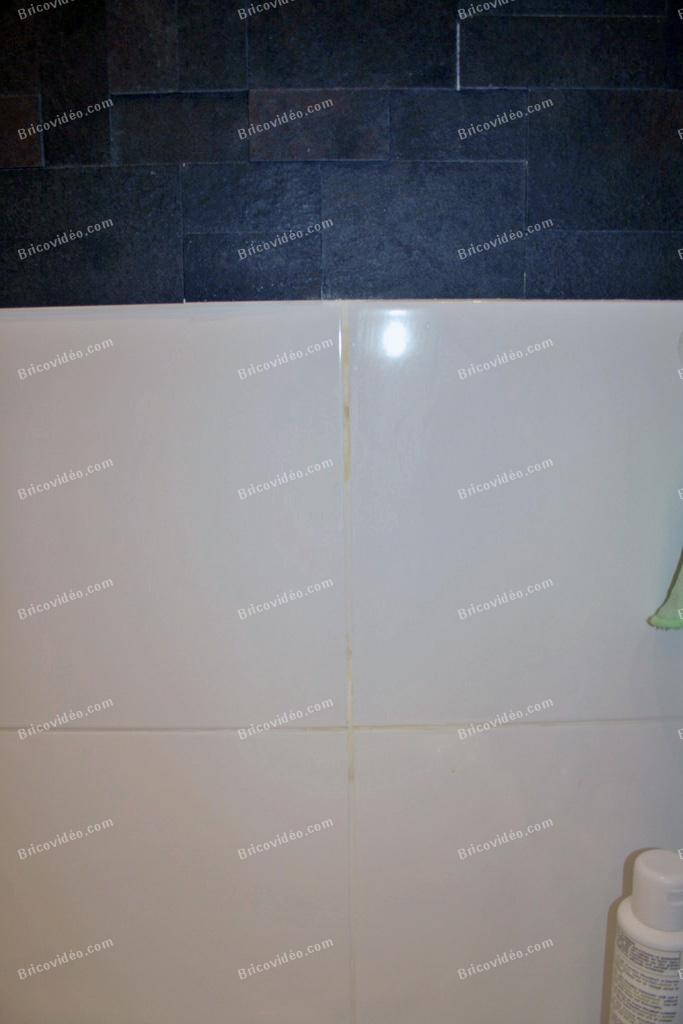 Carrelage blanc qui jaunit
