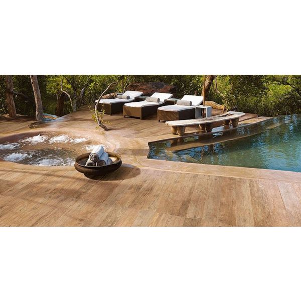 Carrelage imitation bois pour piscine