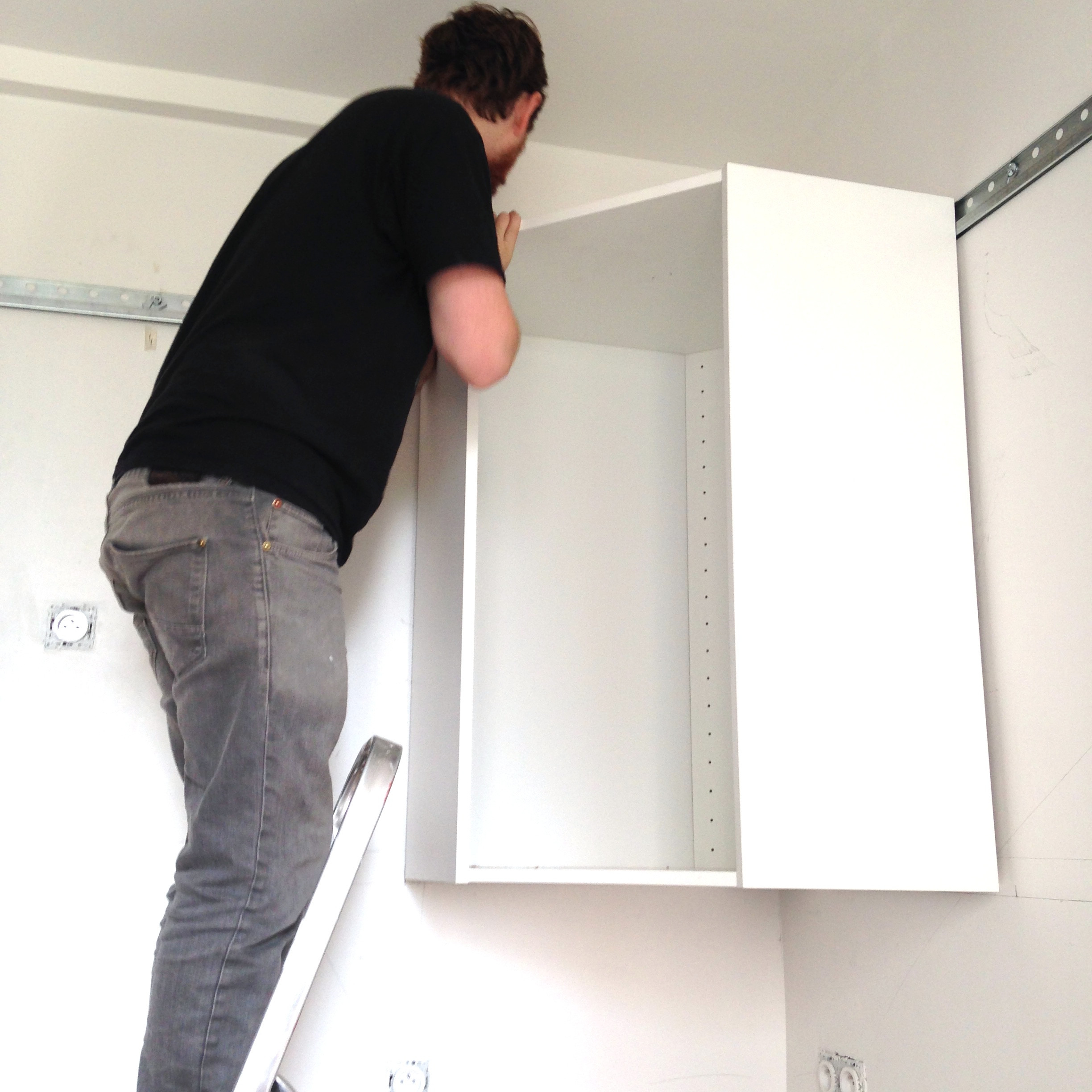 Montage meuble haut cuisine ikea