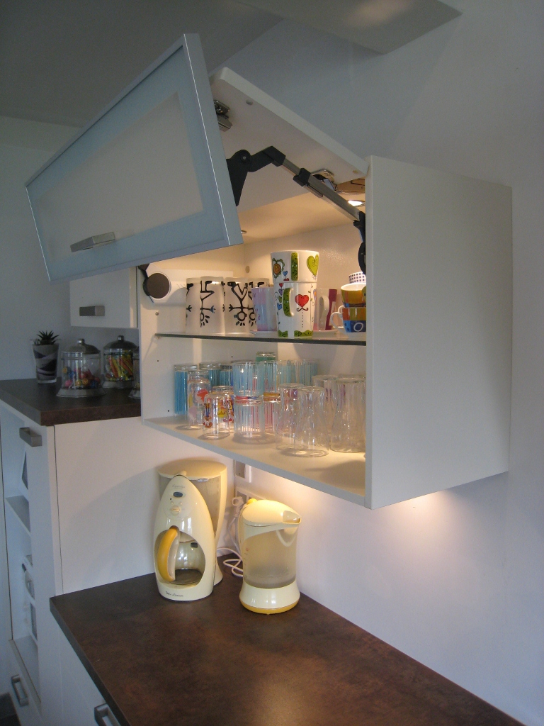 Ouverture porte meuble haut cuisine