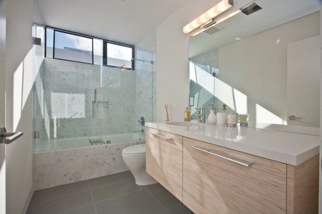 Carrelage gris meuble bois