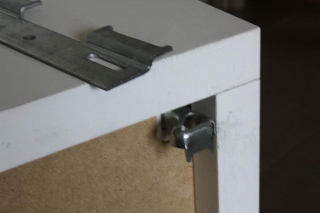 Comment fixer un meuble haut de cuisine dans du placo