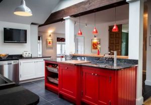 Modele de cuisine en bois rouge