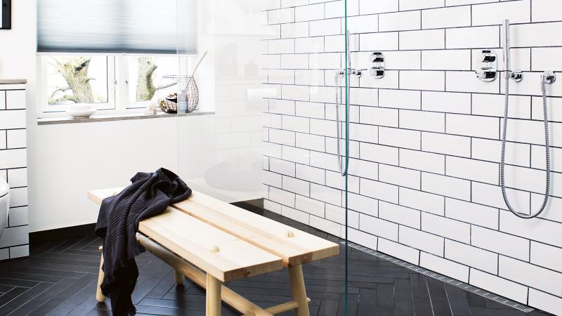 Carrelage damier noir et blanc joint