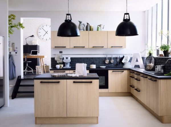 Petite cuisine moderne avec ilot central