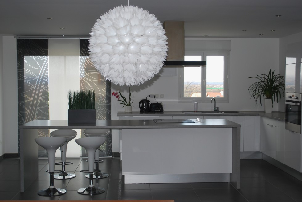 Modele cuisine gris et blanc