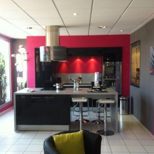 Carrelage cuisine framboise