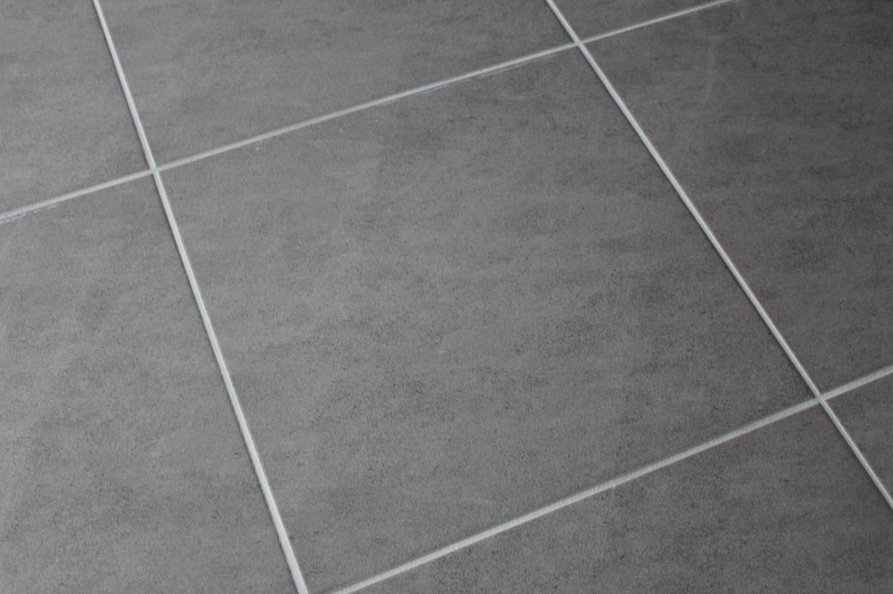 Nettoyage carrelage anthracite