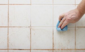 Comment nettoyer du carrelage blanc de salle de bain