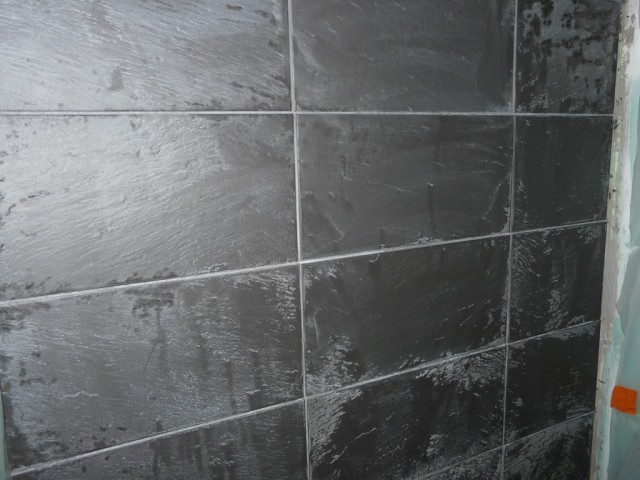 Carrelage anthracite joint blanc