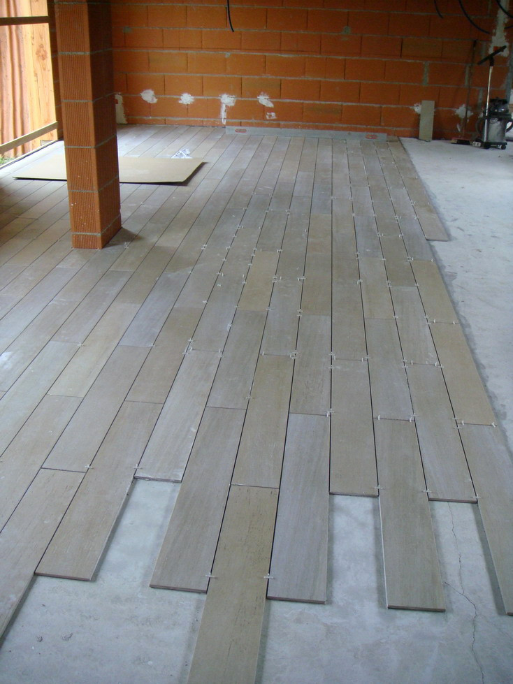 Carrelage imitation bois salon