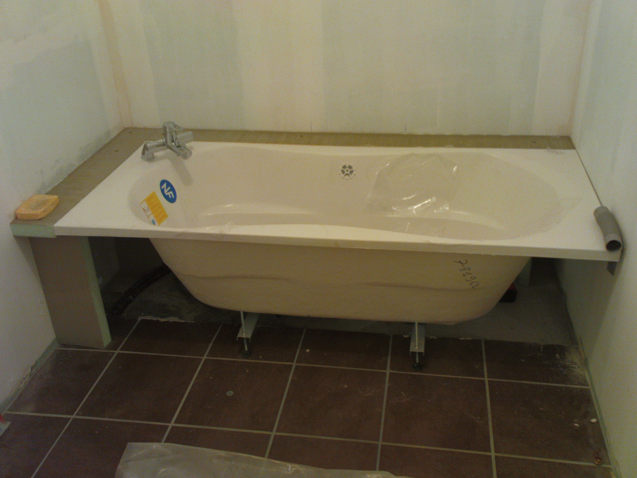 Carrelage derriere baignoire