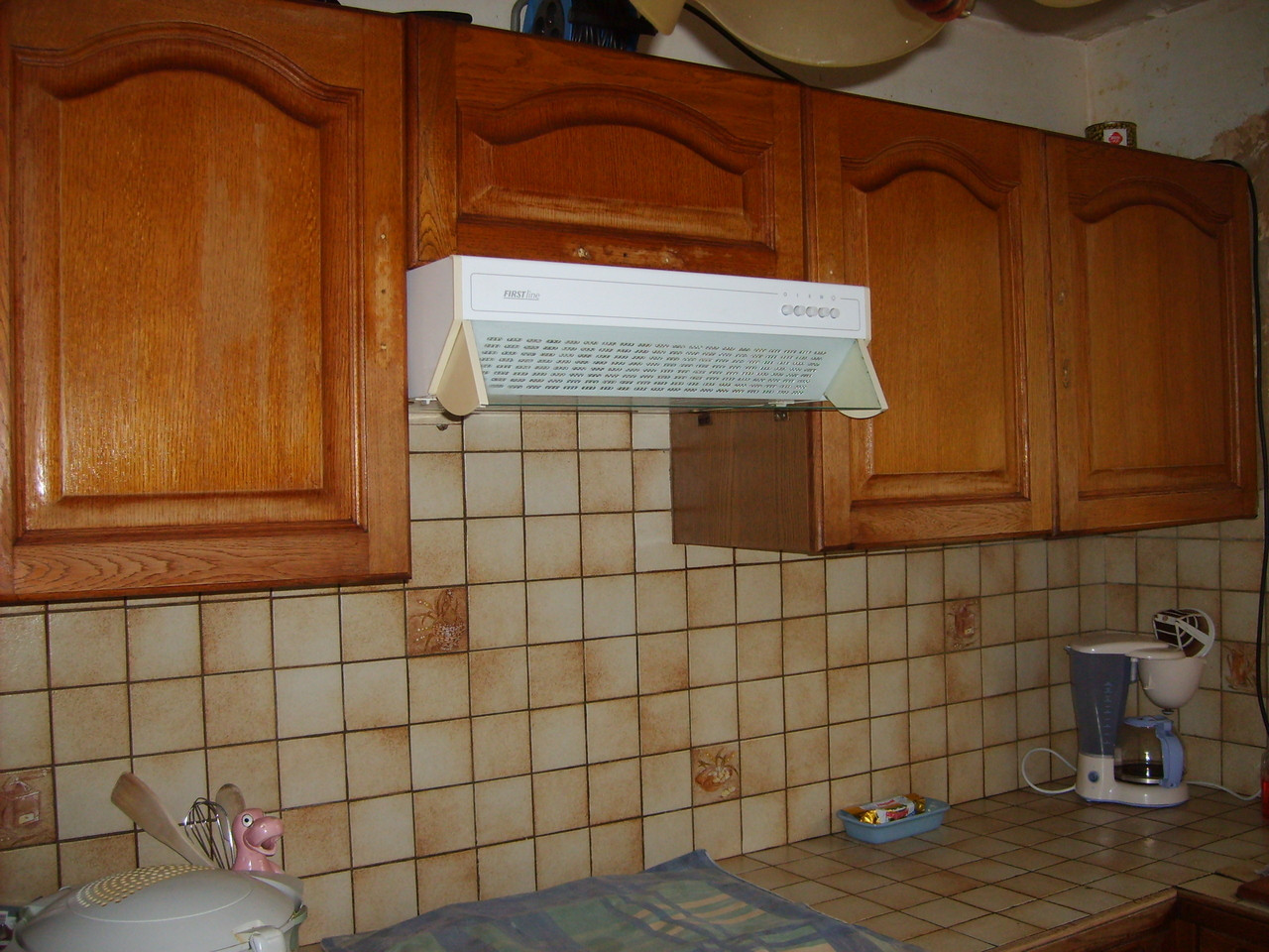 Peindre du carrelage mural dans une cuisine