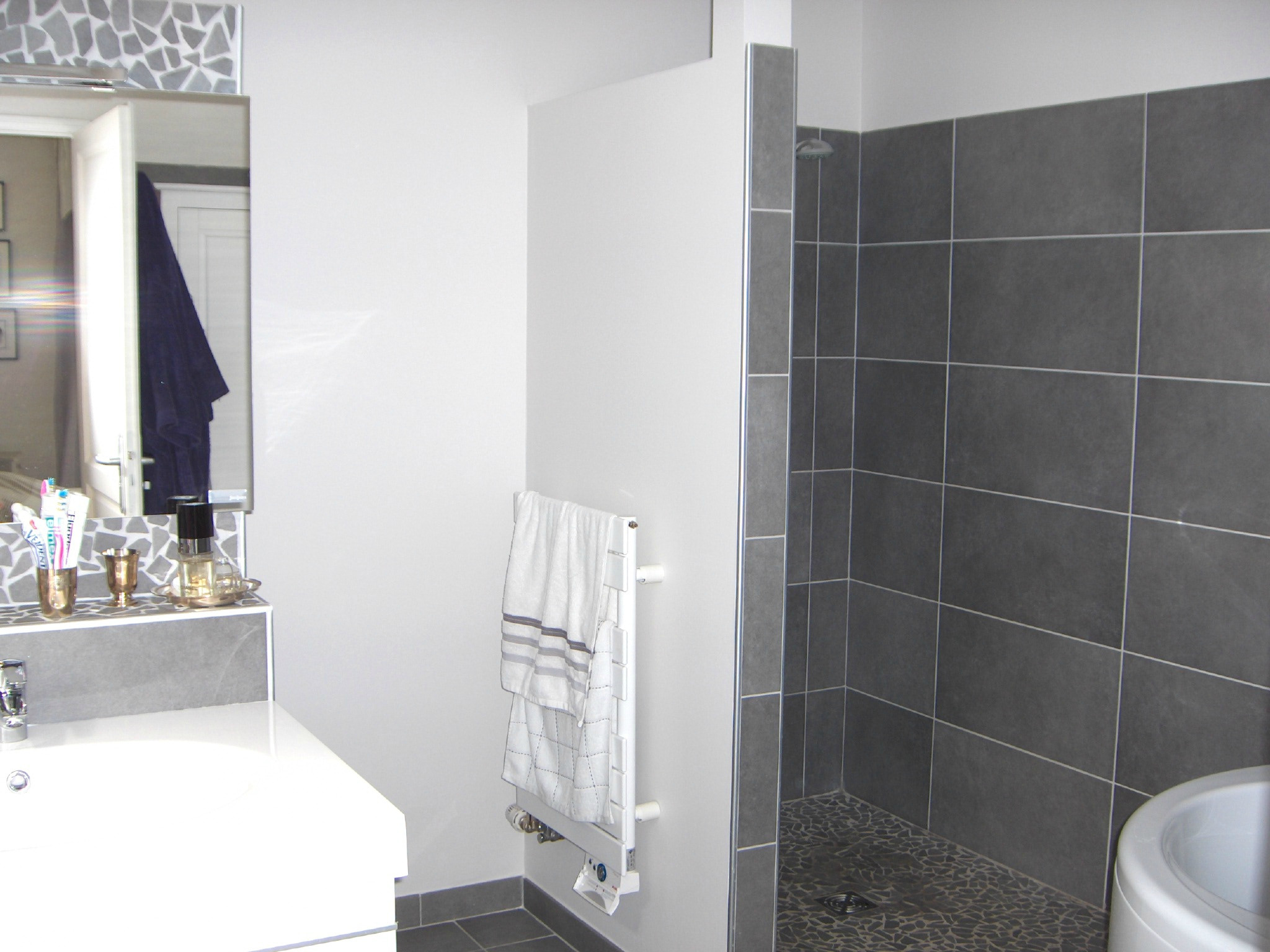 Carrelage blanc gris salle de bain
