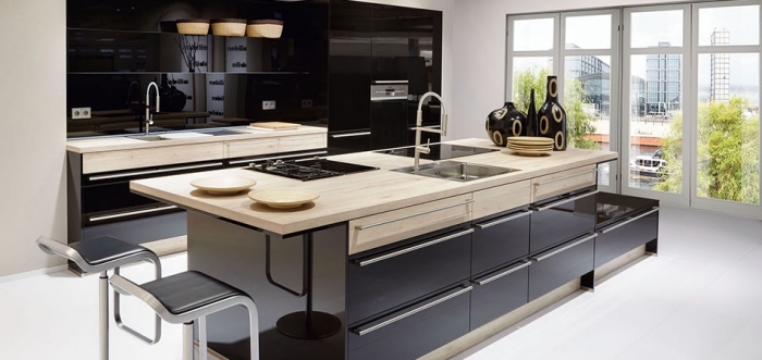 Cuisine avec carrelage sol blanc