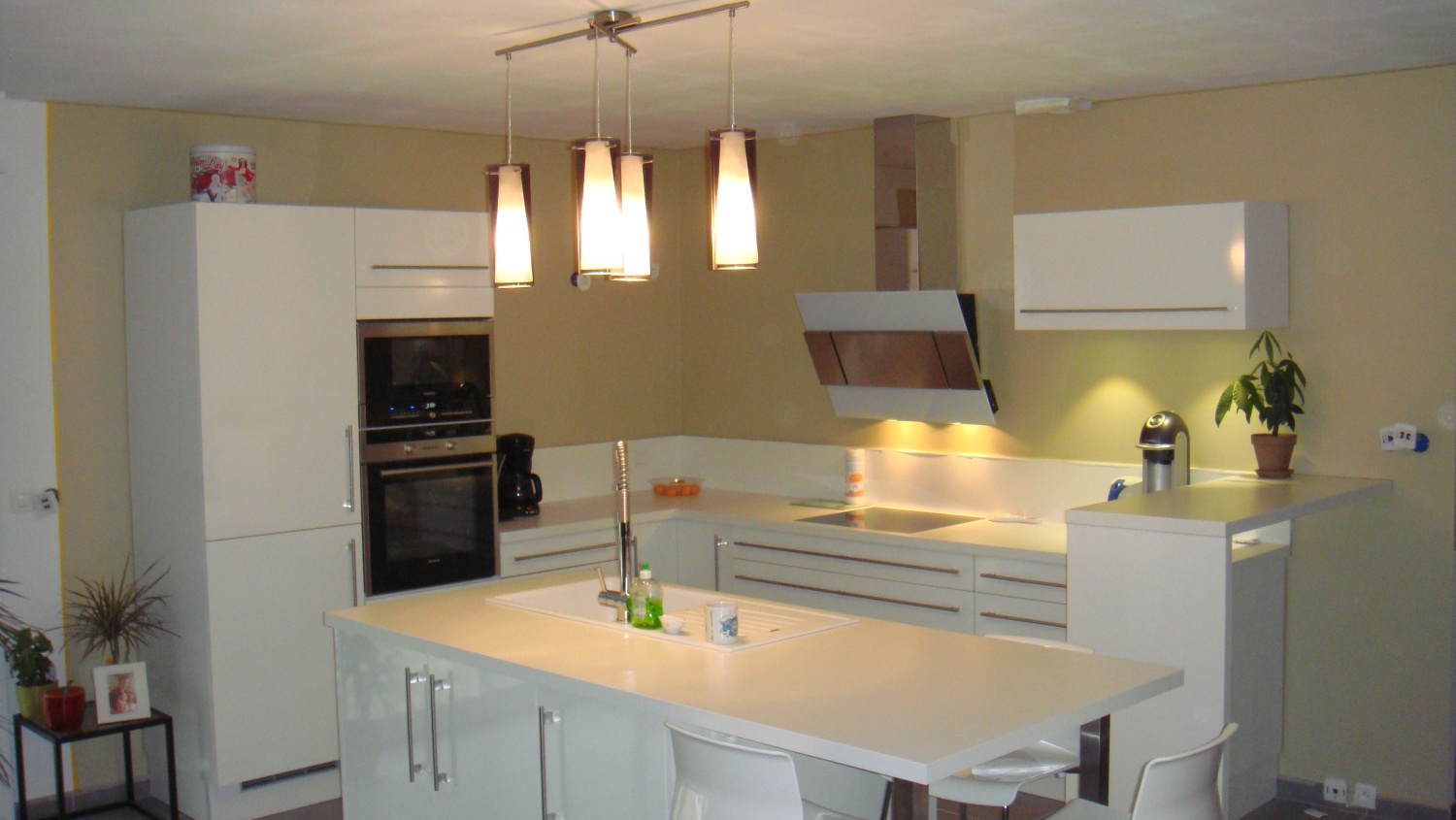 Couleur pour cuisine avec bar et salon