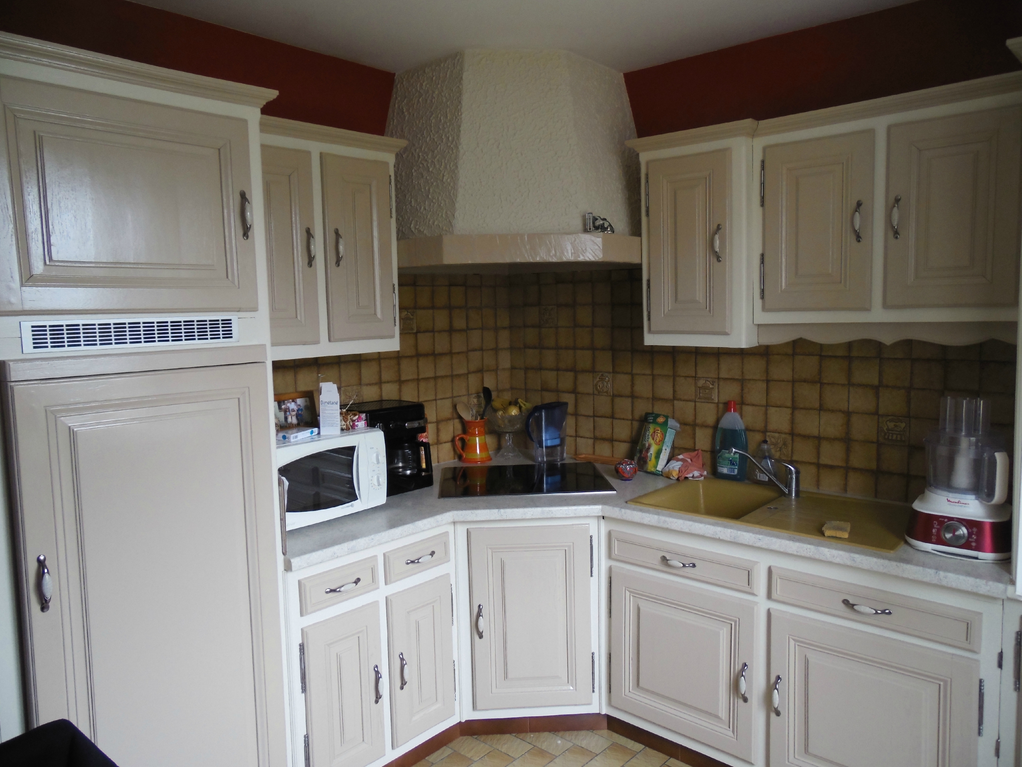 Peinture mur cuisine rustique