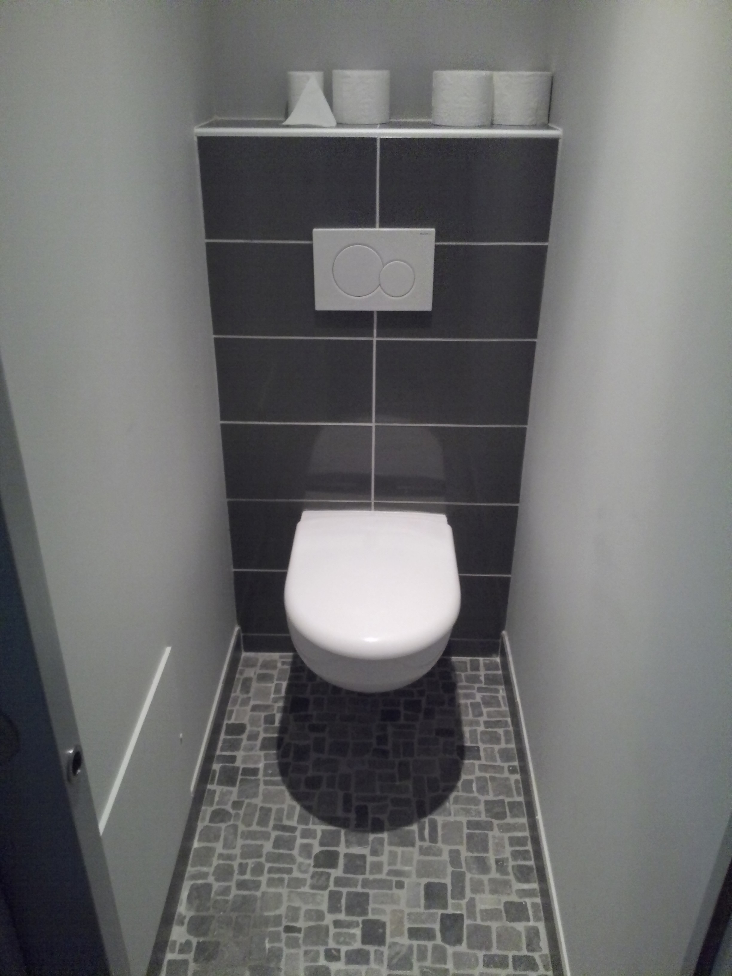 Photo wc carrelage noir
