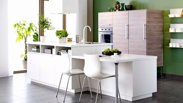 Amenagement petite cuisine avec ilot central