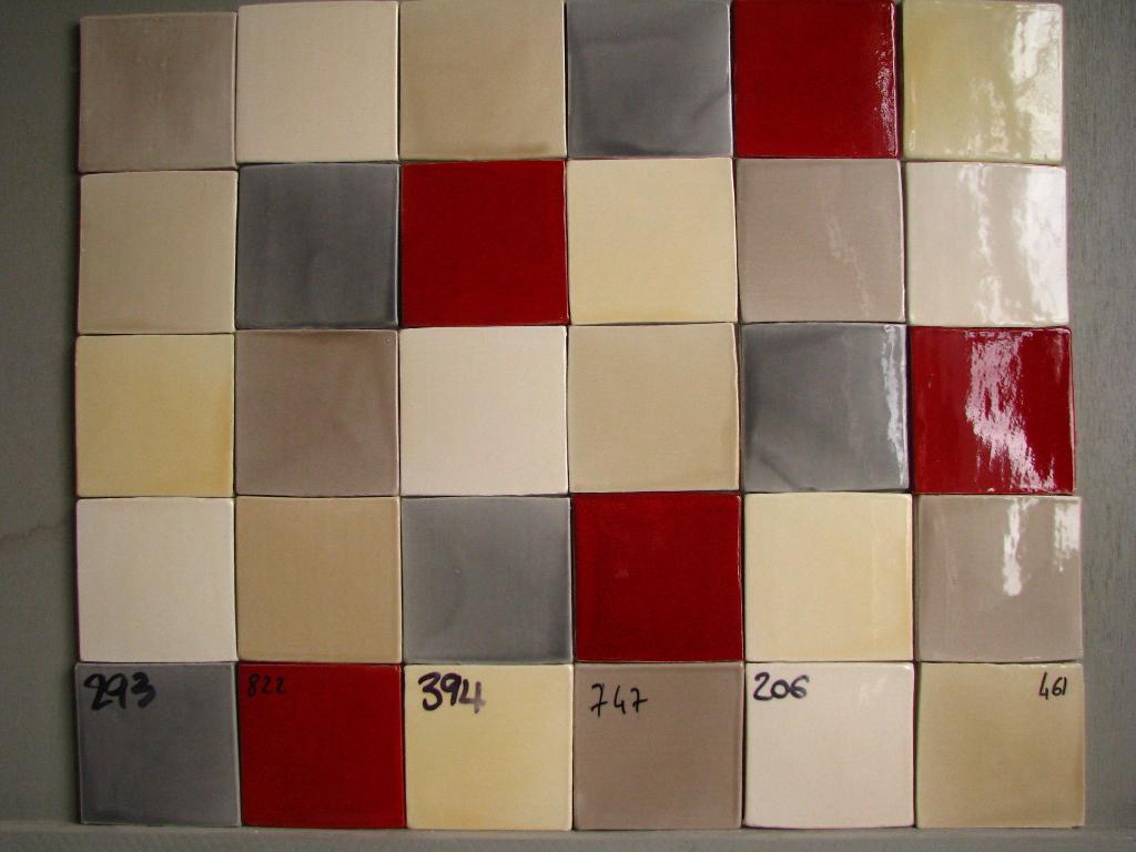 Carrelage beige et rouge