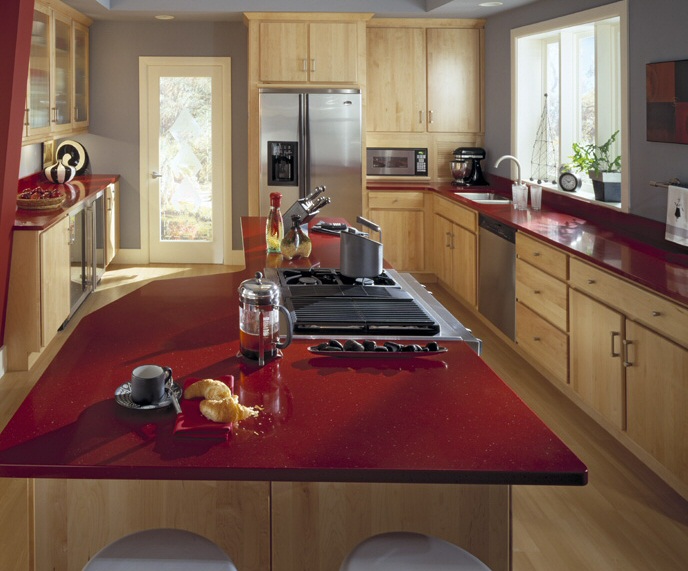 Cuisine blanc plan de travail rouge