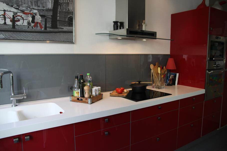 Idée déco pour cuisine blanche et grise