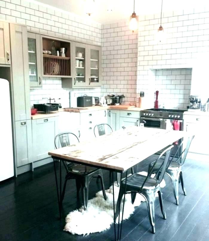 Table de cuisine en bois blanchi