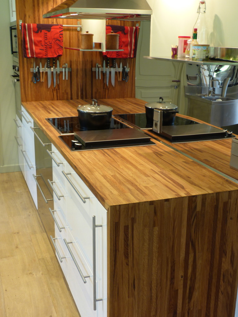 Cuisine avec plan de travail en bois massif