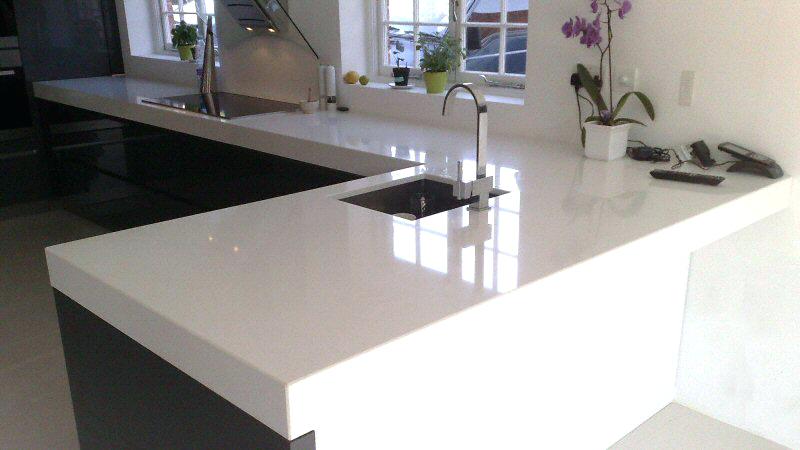 Plan de travail cuisine blanc mouchete