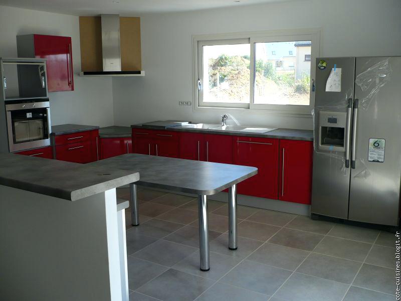 Cuisine rouge plan travail gris