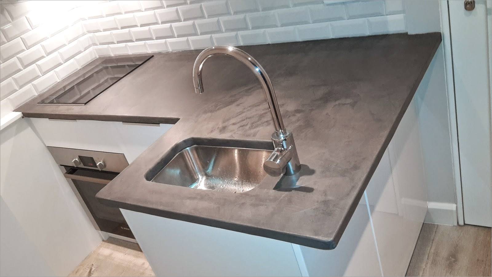 Cuisine avec plan de travail effet beton