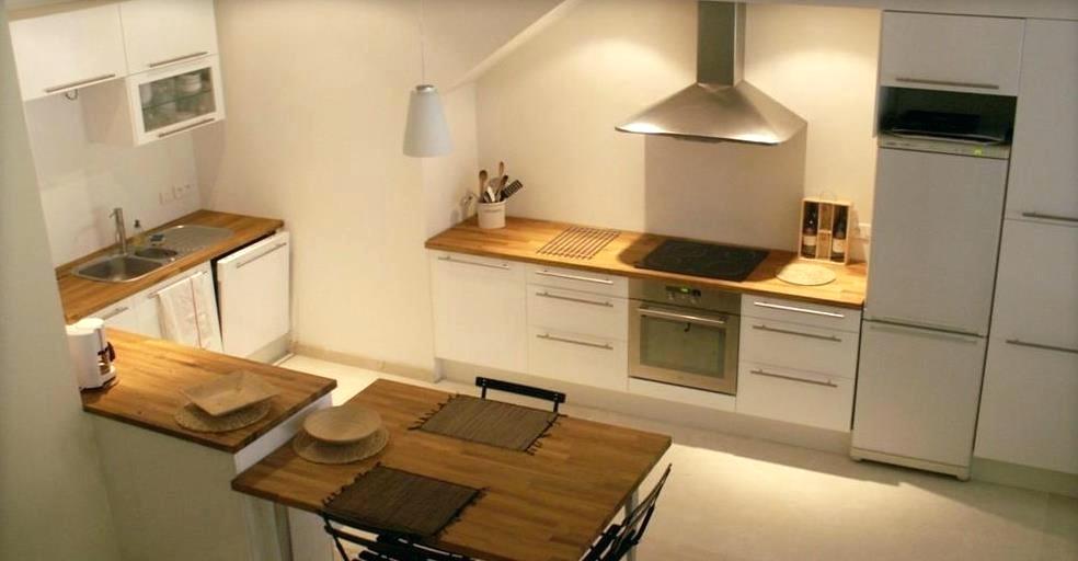 Cuisine moderne avec plan de travail