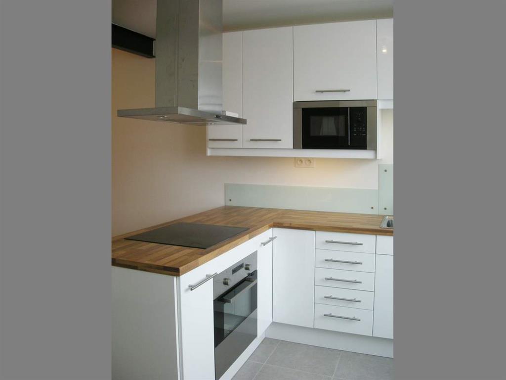 Petite cuisine moderne en l