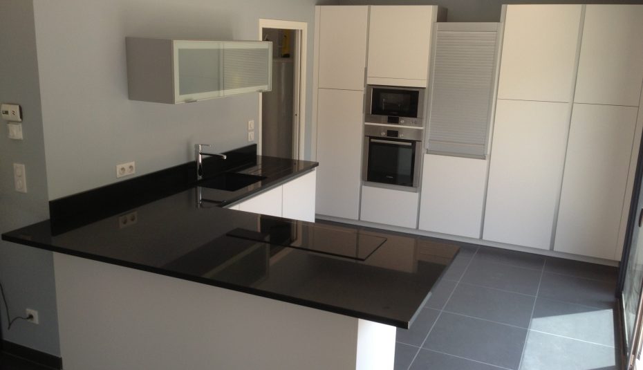 Plan de travail cuisine blanc mouchete