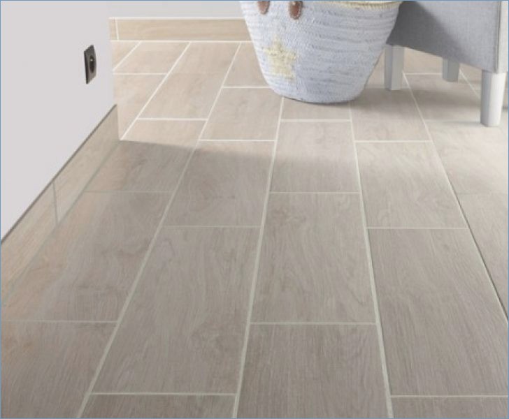 Carrelage imitation parquet plinthe