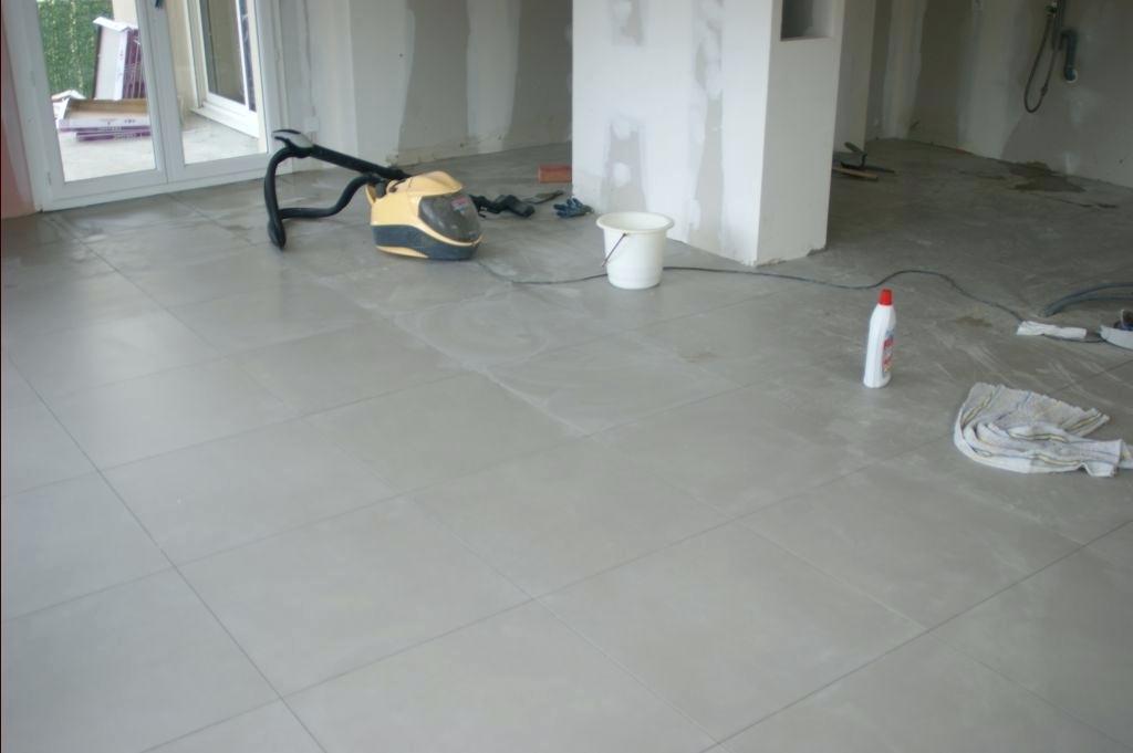 Carrelage gris sans joint